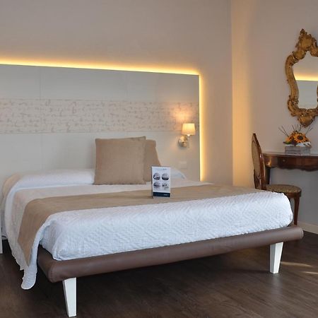 Bed and Breakfast H2O Сирмионе Экстерьер фото