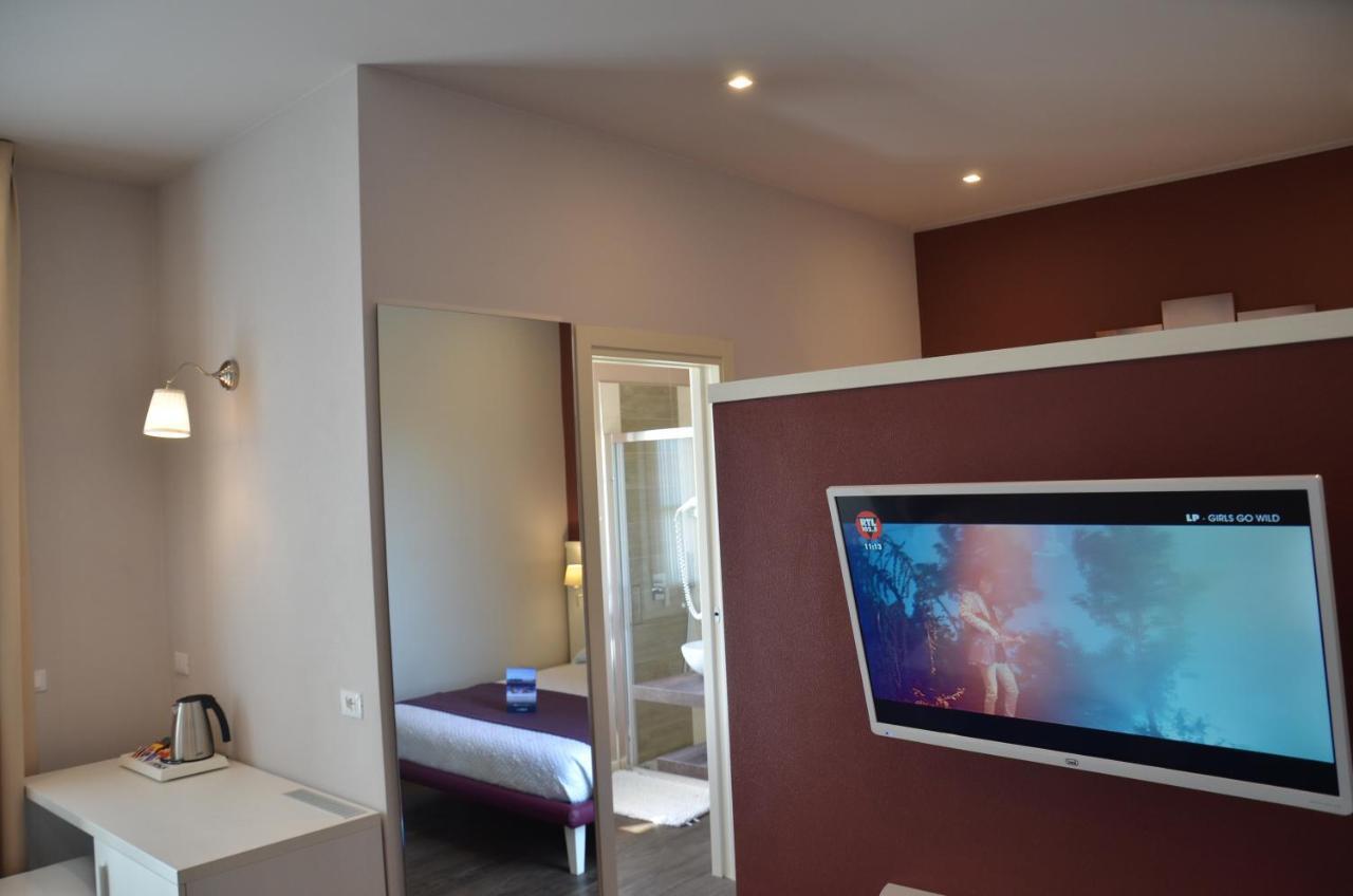 Bed and Breakfast H2O Сирмионе Экстерьер фото