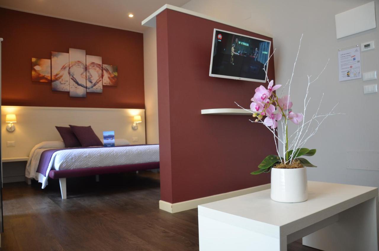 Bed and Breakfast H2O Сирмионе Экстерьер фото